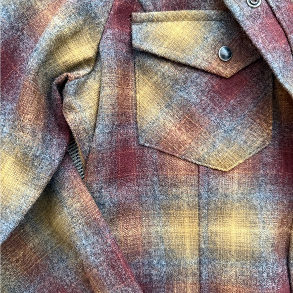 100% Wool Pendleton Button Down - Picture 3 of 3